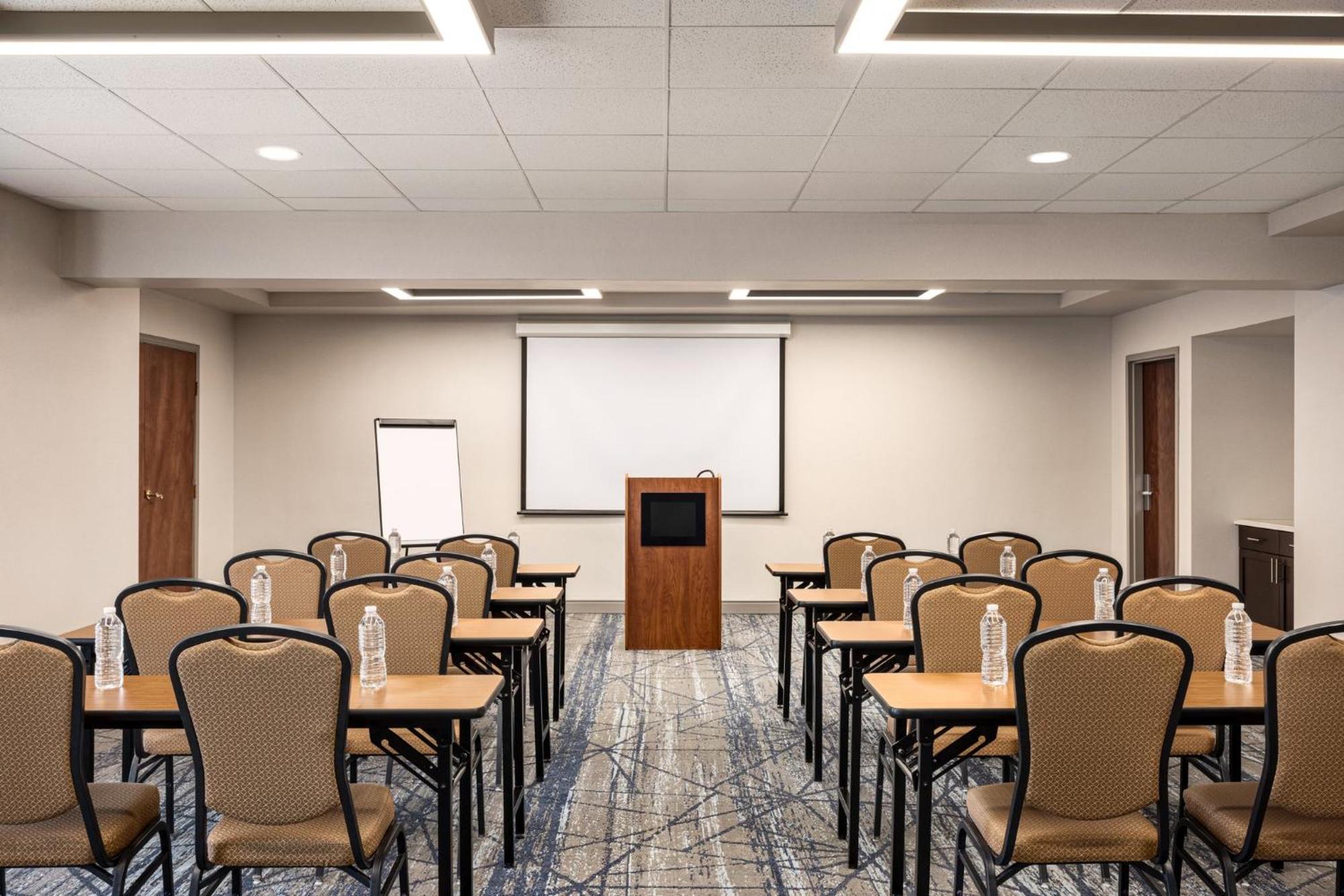Holiday Inn Express Hotel & Suites Indianapolis W - Airport Area By Ihg Exterior foto